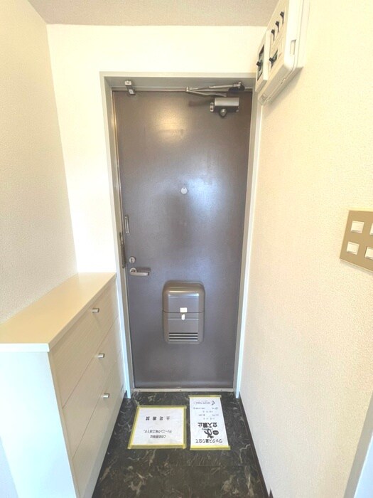物件内観写真11　(玄関)