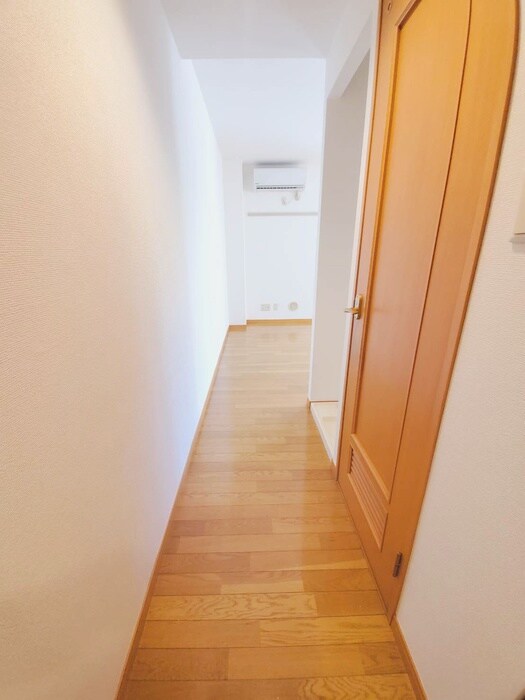 物件内観写真14　(廊下)