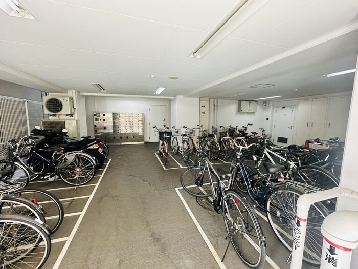 物件外観写真4　(駐輪場)