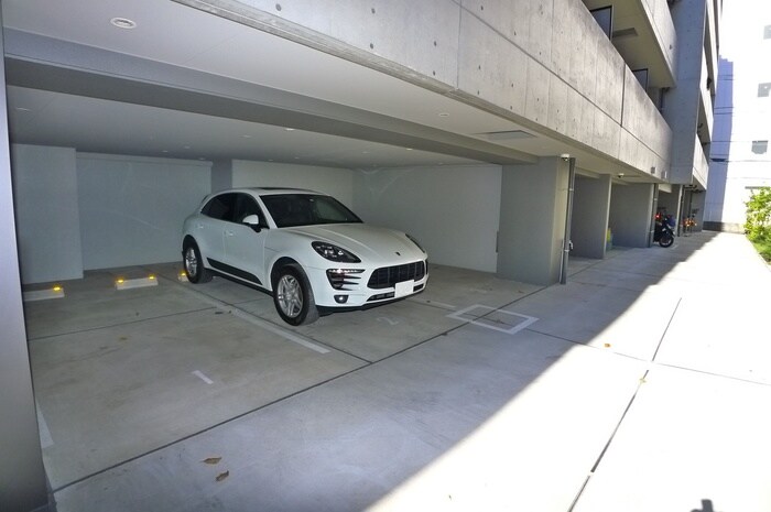 物件外観写真2　(駐車場)