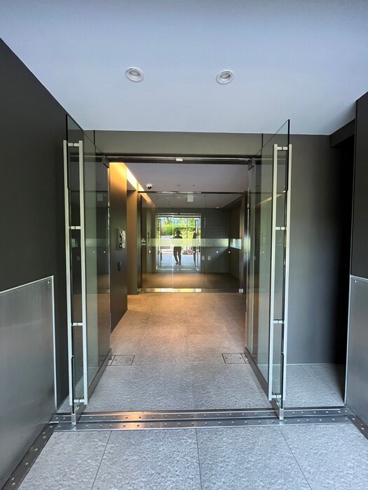 物件外観写真6　(エントランス部分)