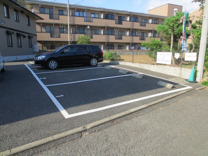 物件外観写真3　(駐車場)