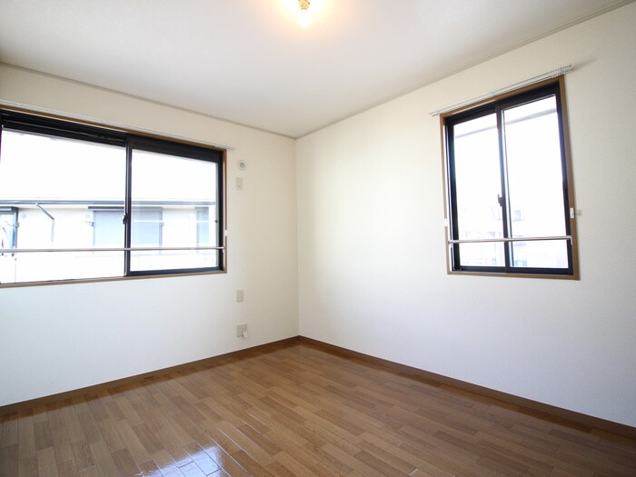 物件内観写真8　(居室)