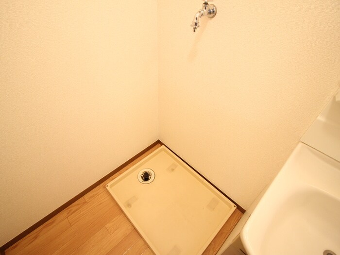 物件内観写真16　(洗濯機置場)