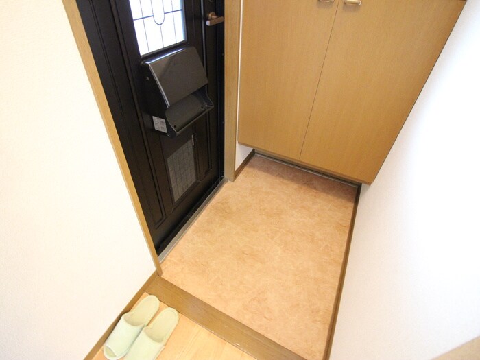 物件内観写真18　(玄関)