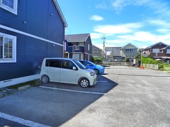 物件外観写真5　(駐車場)