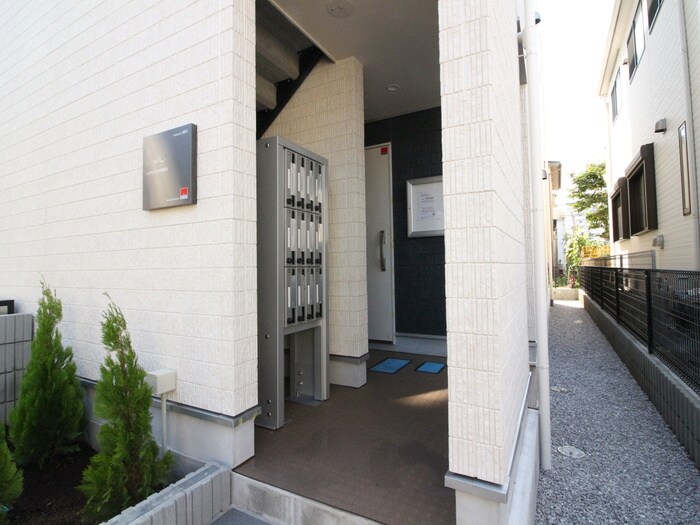 物件外観写真4　(エントランス部分)