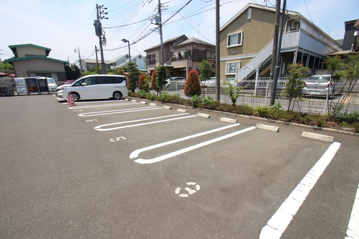 物件外観写真5　(駐車場)