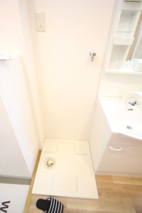 物件内観写真12　(洗濯機置場)