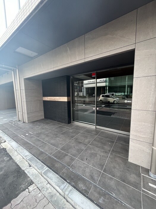 物件外観写真4　(エントランス部分)