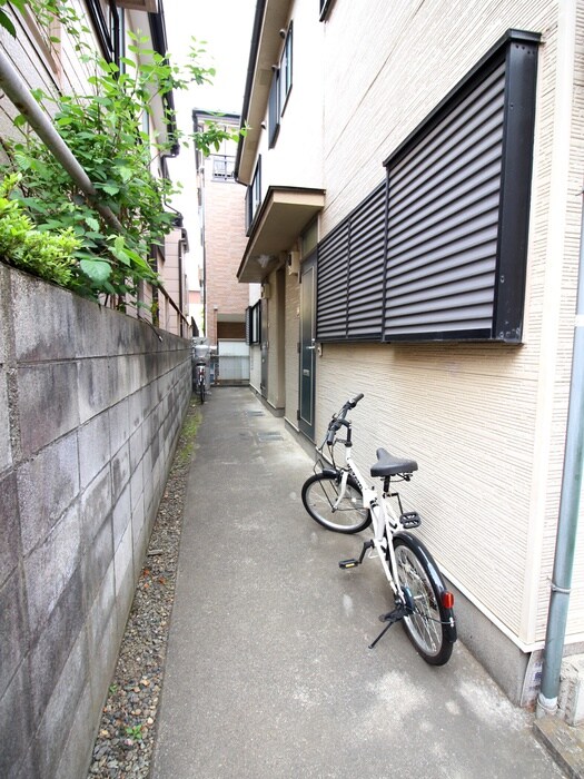 物件外観写真4　(駐輪場)