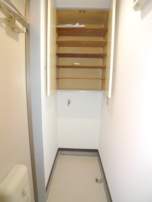 物件内観写真13　(洗濯機置場)