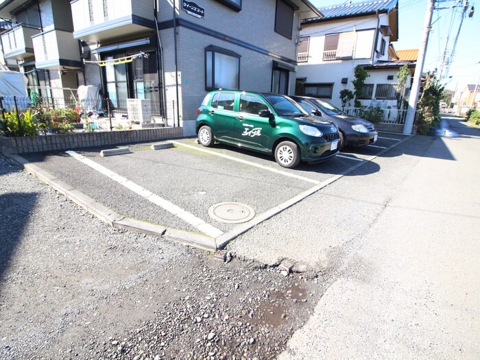 物件外観写真5　(駐車場)