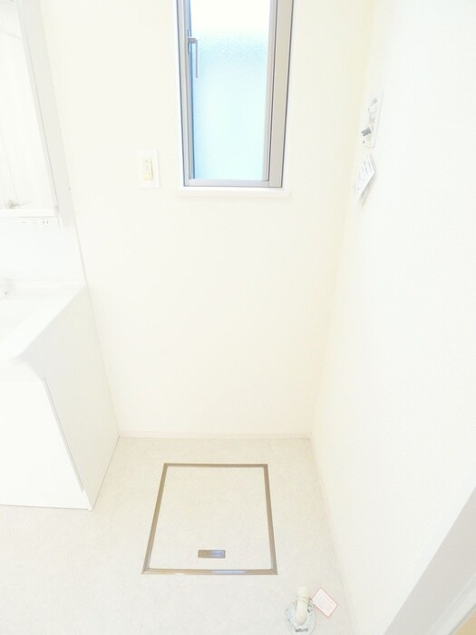 物件内観写真18　(洗濯機置場)