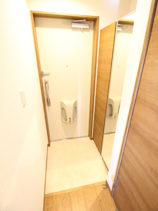 物件内観写真7　(玄関)