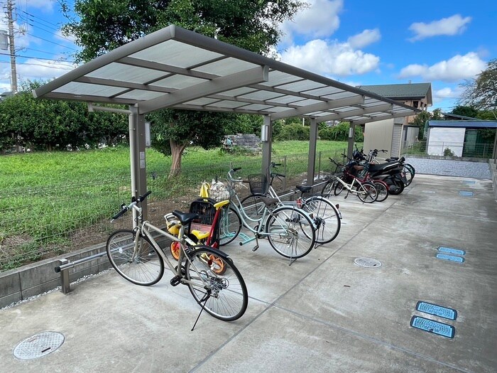 物件外観写真3　(駐輪場)