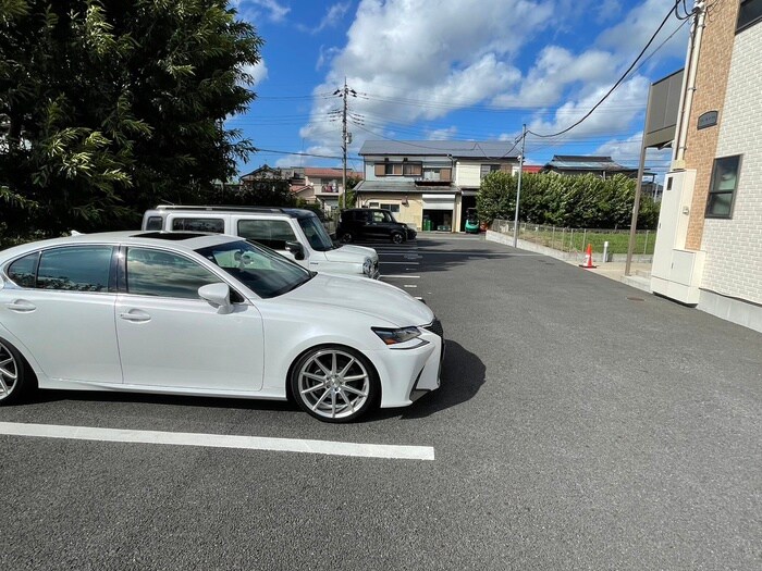 物件外観写真4　(駐車場)