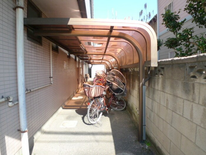 物件外観写真4　(駐輪場)