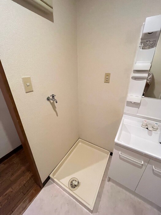 物件内観写真13　(洗濯機置場)