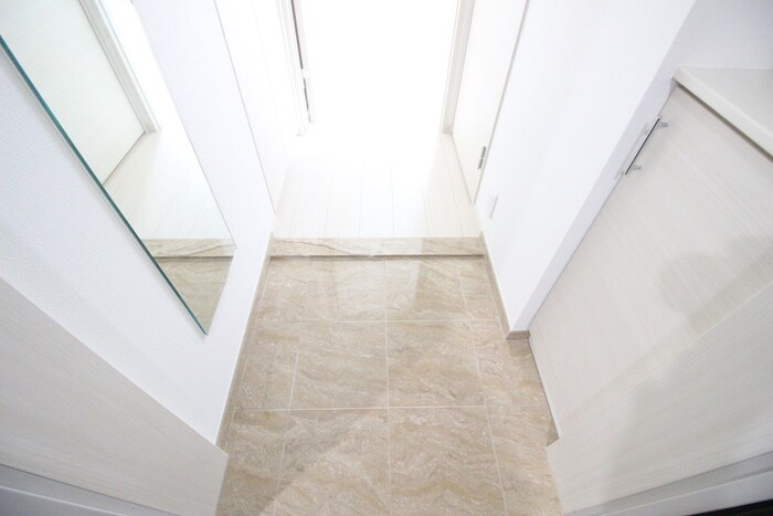 物件内観写真15　(玄関)