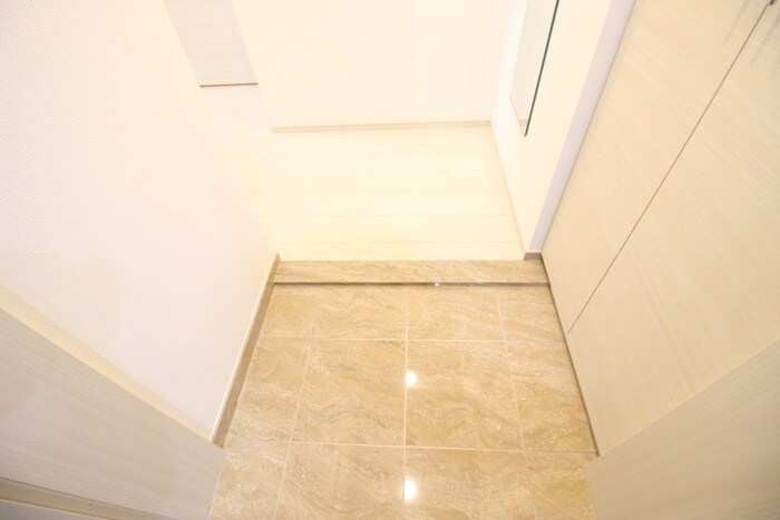 物件内観写真16　(玄関)