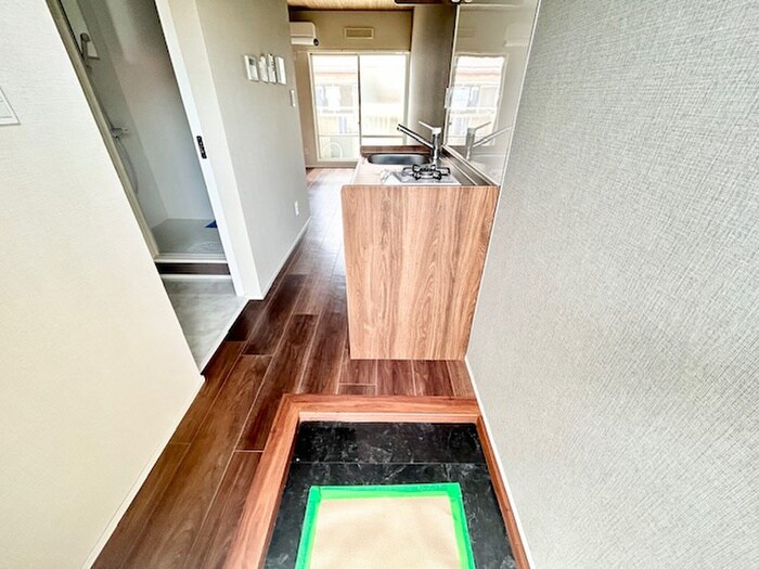 物件内観写真16　(玄関)