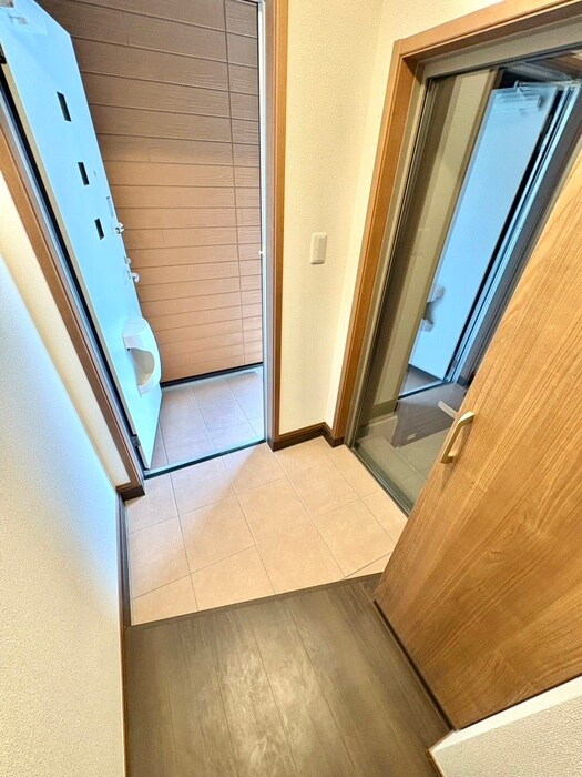 物件内観写真13　(玄関)