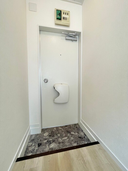 物件内観写真13　(玄関)