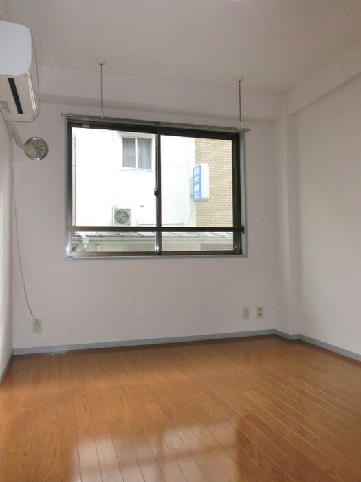 物件内観写真4　(居室)