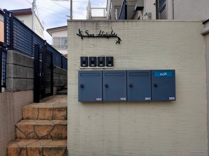 物件外観写真4　(エントランス部分)