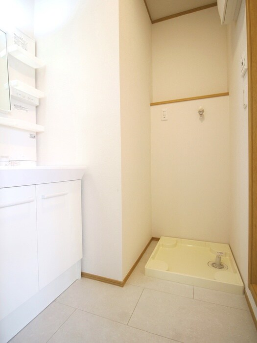 物件内観写真16　(洗濯機置場)