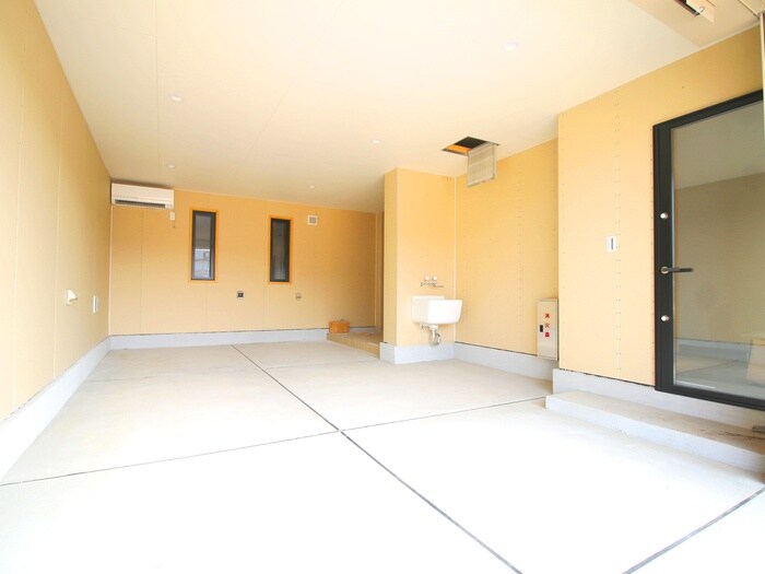 物件外観写真4　(駐車場)