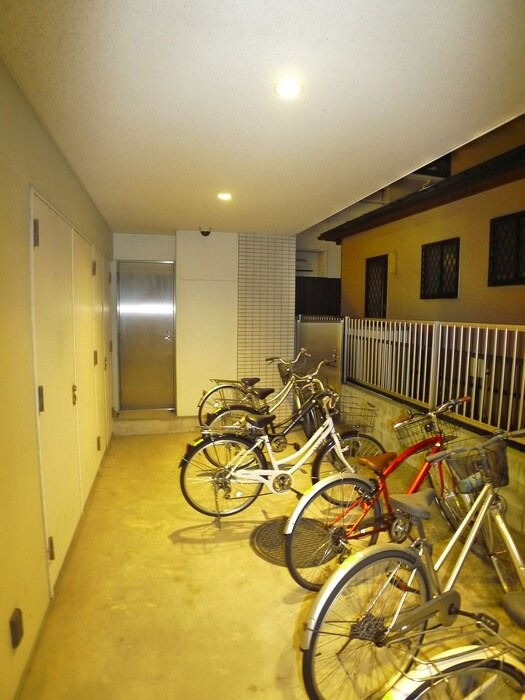 物件外観写真4　(駐輪場)