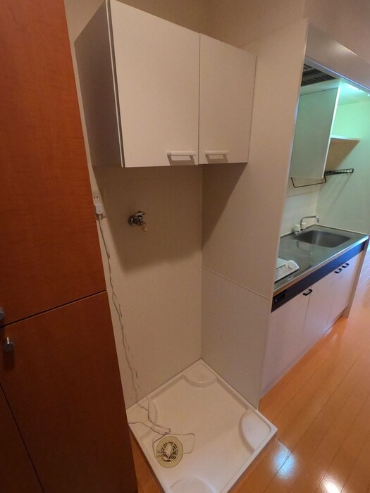 物件内観写真16　(洗濯機置場)