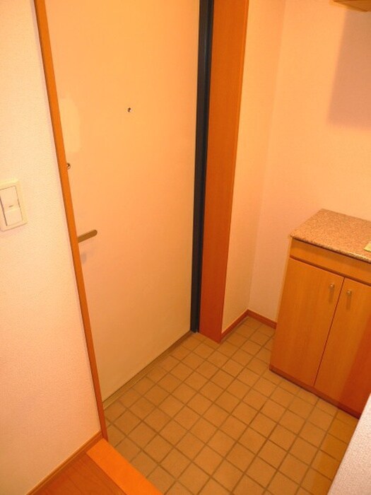 物件内観写真14　(玄関)
