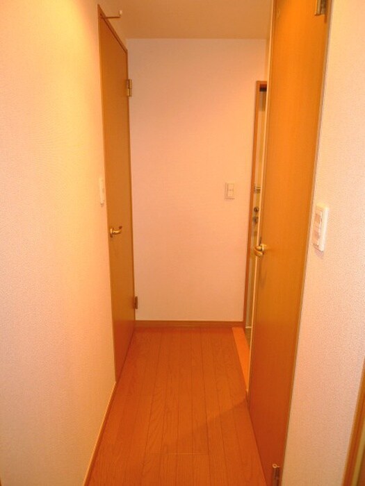 物件内観写真16　(廊下)