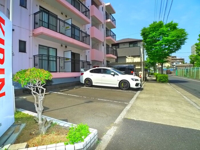 Excelﾄﾐｻﾞﾜの駐車場