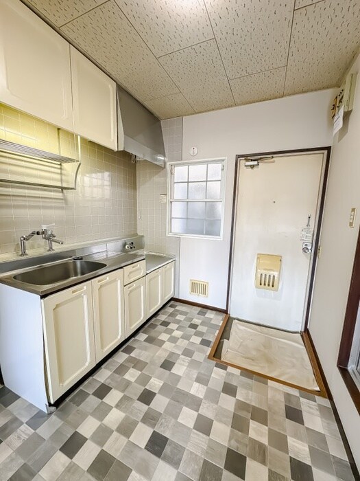 物件内観写真11　(玄関)