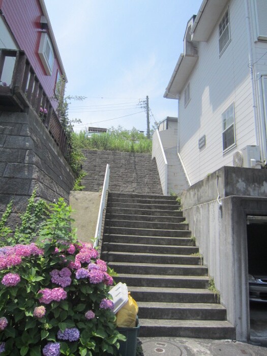 物件外観写真3　(エントランス部分)