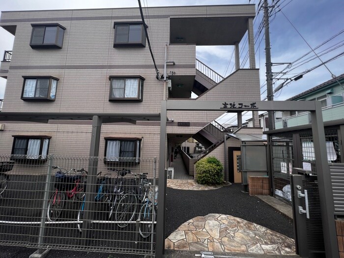 物件外観写真2　(エントランス部分)