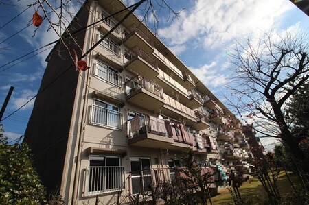 くずは台団地１２号棟（４０６）外観写真