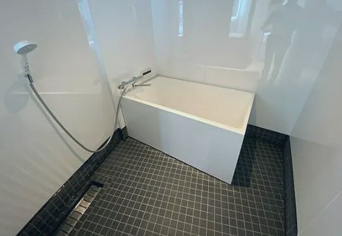 アンダーズビルディングのバス