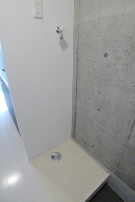 物件内観写真16　(洗濯機置場)