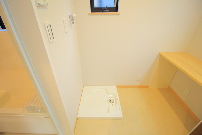 物件内観写真14　(洗濯機置場)