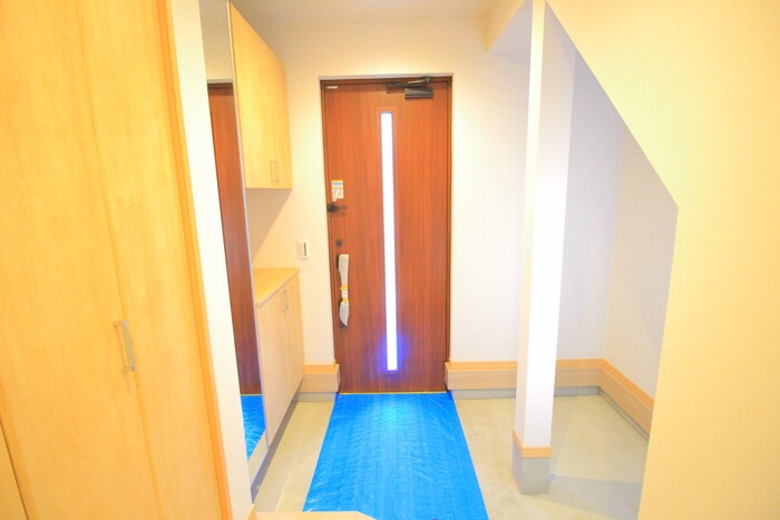 物件内観写真16　(玄関)