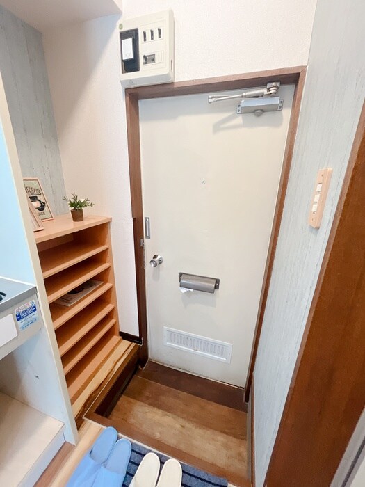 物件内観写真12　(玄関)