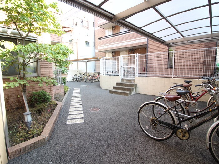 物件外観写真3　(駐輪場)