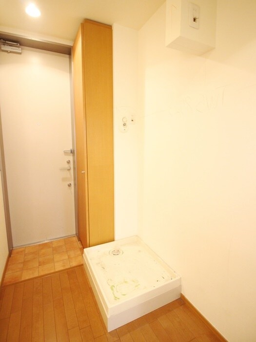 物件内観写真15　(洗濯機置場)