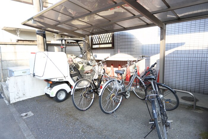 物件外観写真5　(駐輪場)