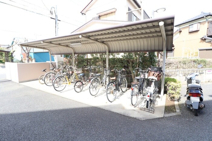 物件外観写真3　(駐輪場)
